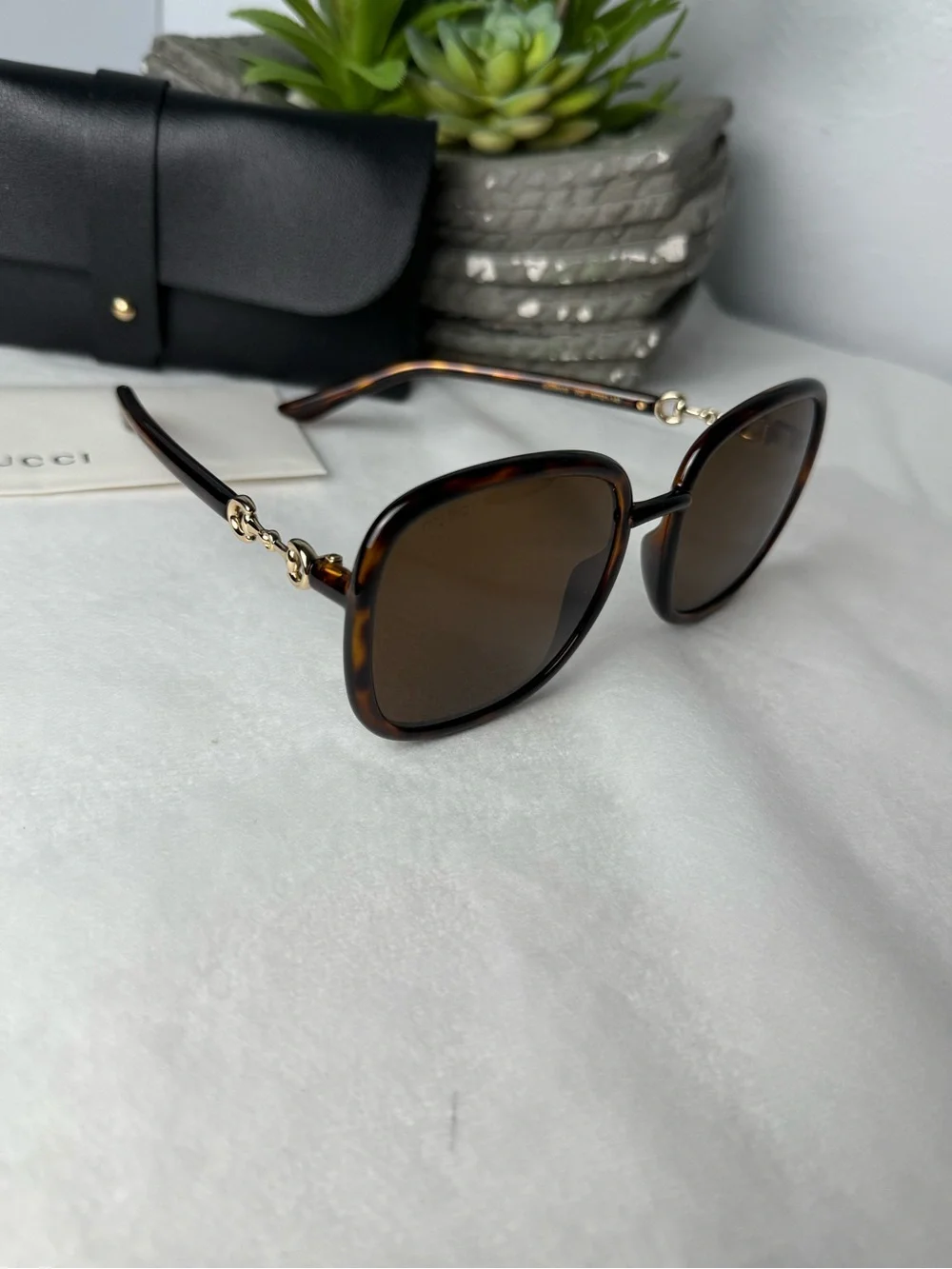 Gucci chic pair
